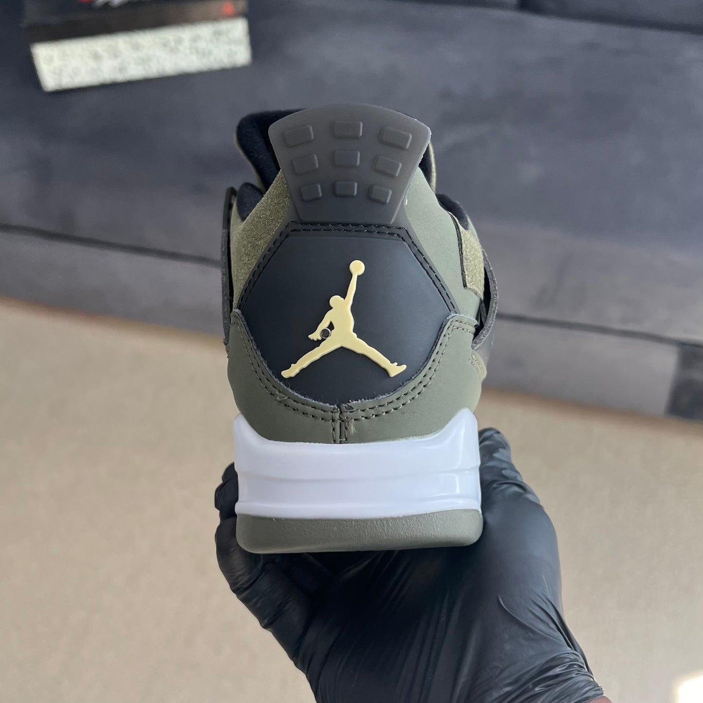 Air Jordan 4 Craft “Medium Olive”